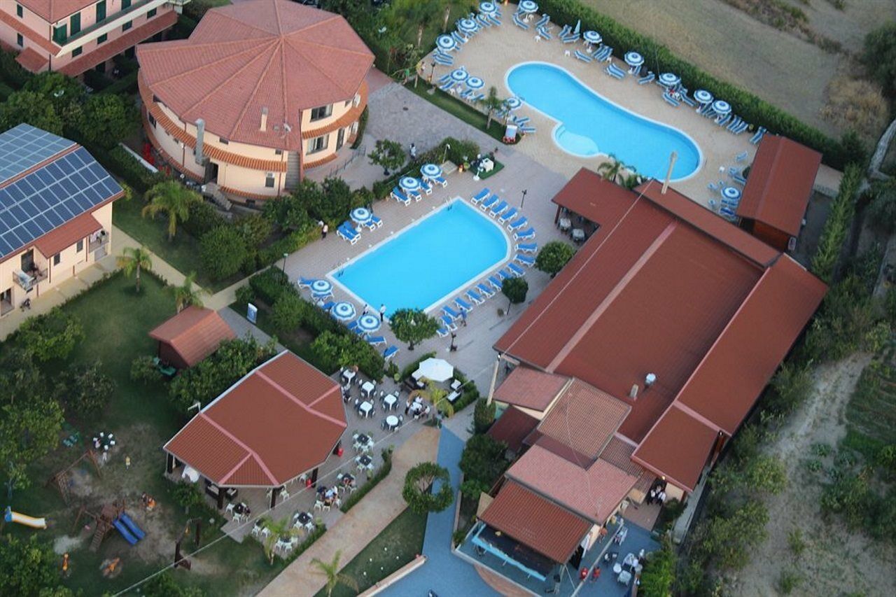 Aquilia Village And Residence Club Badolato Marina Buitenkant foto